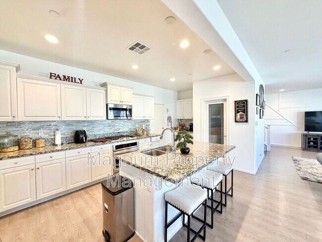Building Photo - 30120 Crescent Pointe Wy