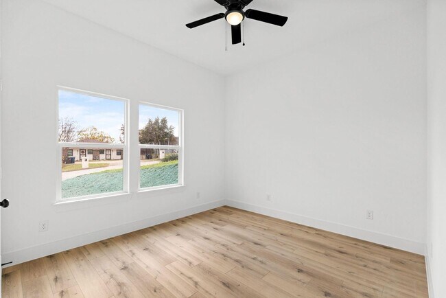 Building Photo - 5516 Helmick Ave