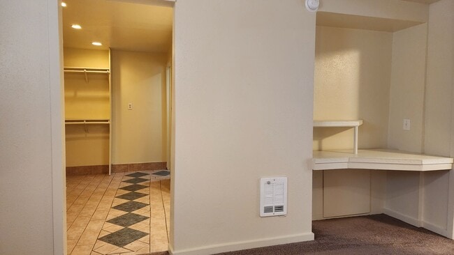 Building Photo - Steilacoom 4 Bedroom + Bonus Room!
