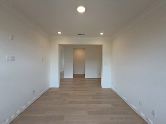 Building Photo - 2463 Bussey Dr