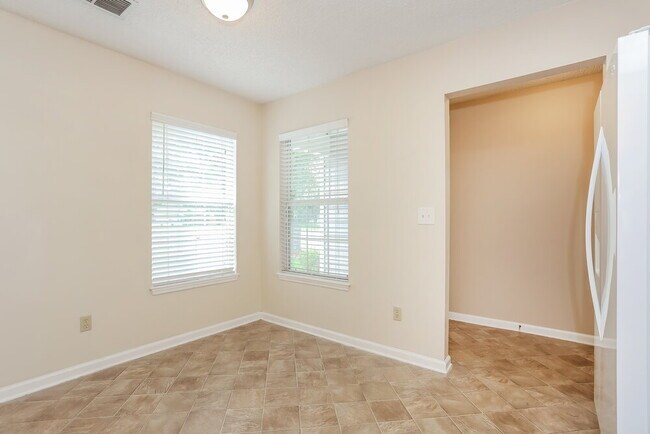 Building Photo - 2141 Ardencroft Dr