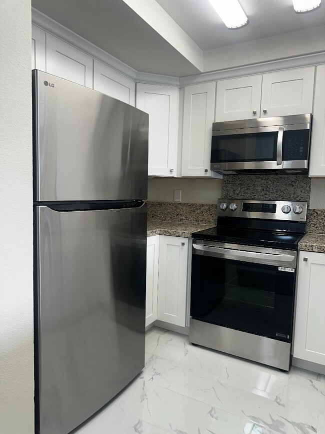 Building Photo - 596 Drive 596 Dr