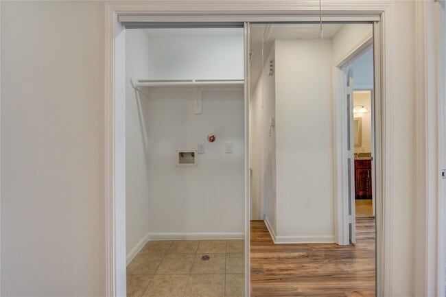 Building Photo - 12726 Plummersville St