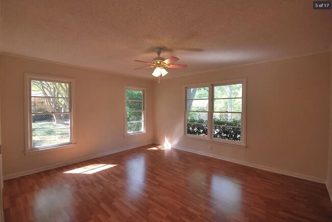 Building Photo - 2120 Belmont Dr