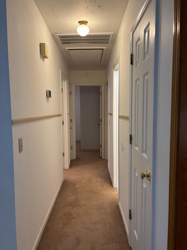 Building Photo - 1460 Crowndale Dr