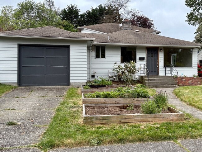 Building Photo - Time to Spring on this Crown Hill Home!