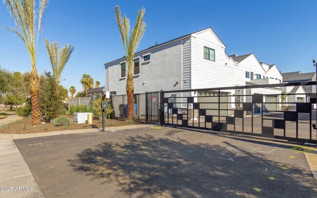 Building Photo - 2604 N 27th St