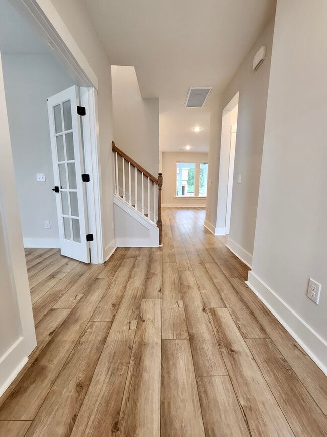Building Photo - Gorgeous 4 bedroom home in Point Hope - Ch...