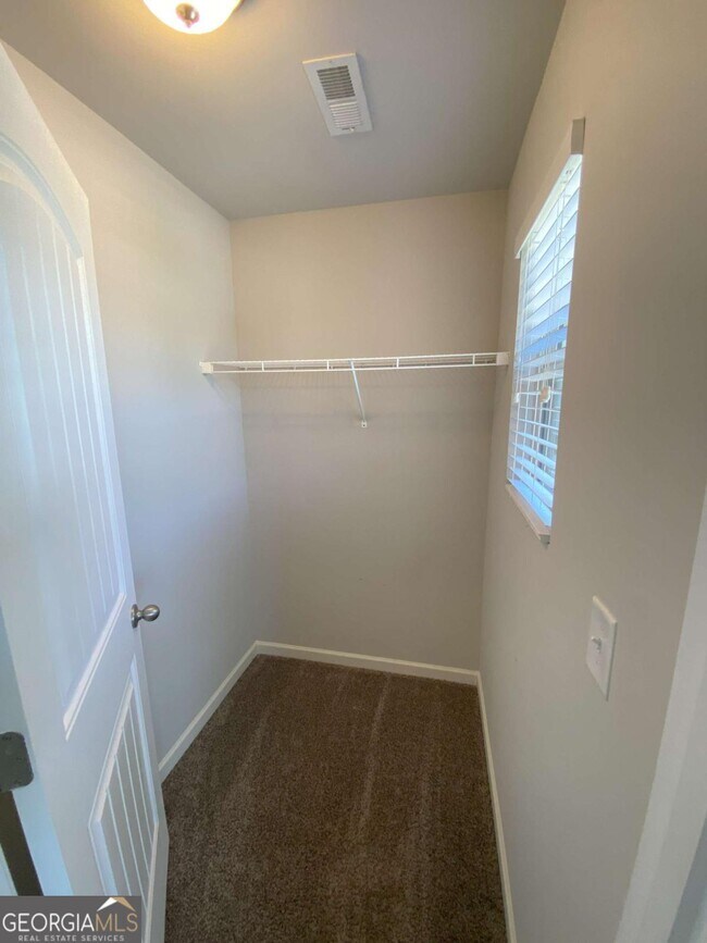 Building Photo - 5224 Cantbury Way