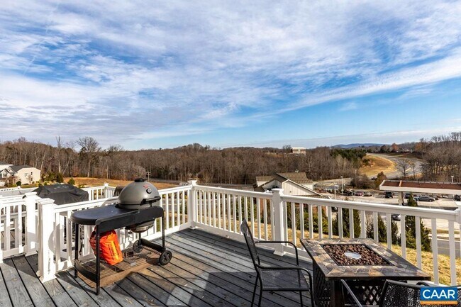 Building Photo - 2033 Elm Tree Ct