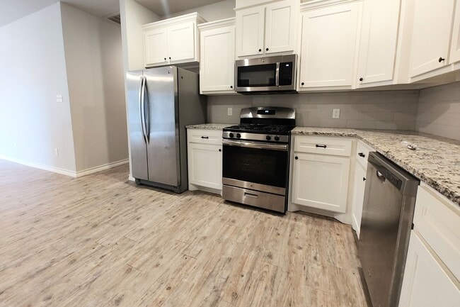 Building Photo - AUGUST PRE-LEASE! Modern 3-Bedroom Apartment with 2-Car Garage – Recently Constructed in Lubbock,...
