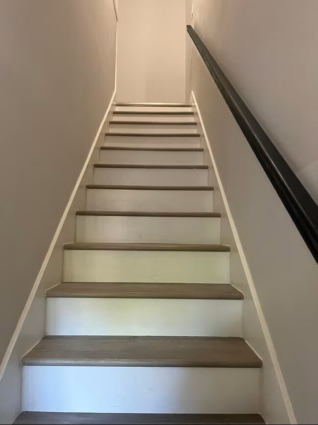 Building Photo - 1040 McLain Rd