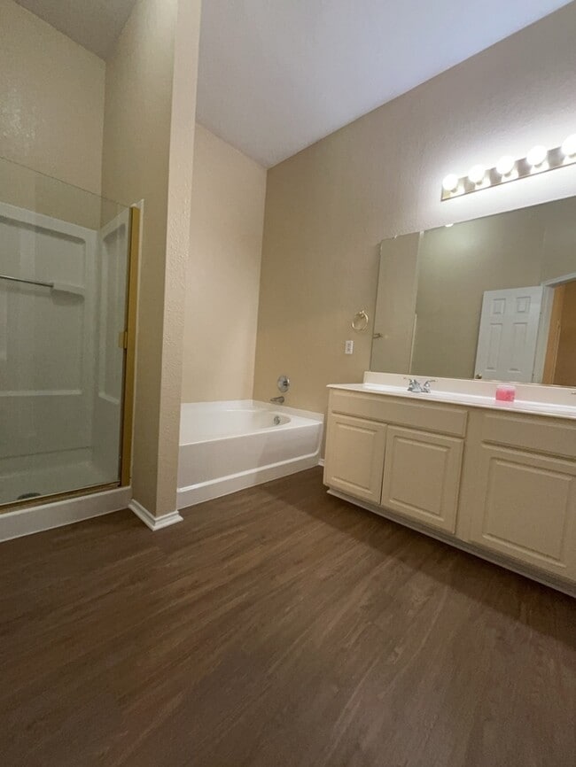 Building Photo - Remodeled & updated! 4/2/2