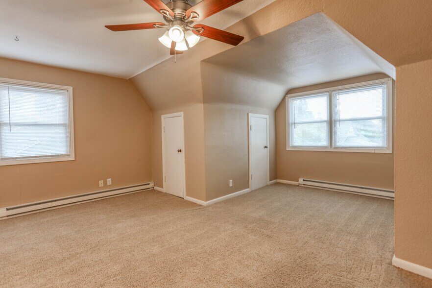 Building Photo - 3919 Creston Ave