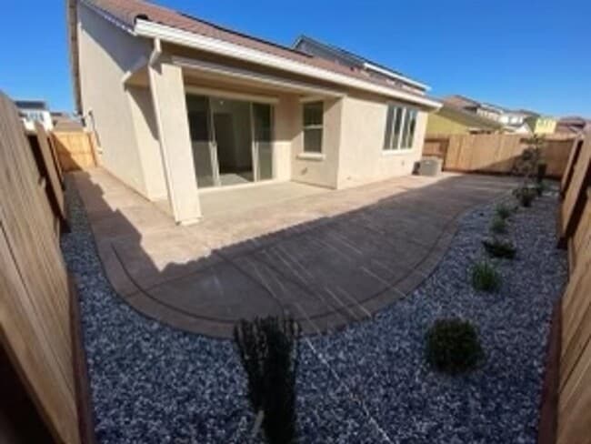 Building Photo - Newer home in Rancho Cordova near Labyrint...