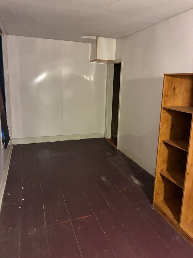 Building Photo - Charming 3-bedroom, 1-bath single-family home