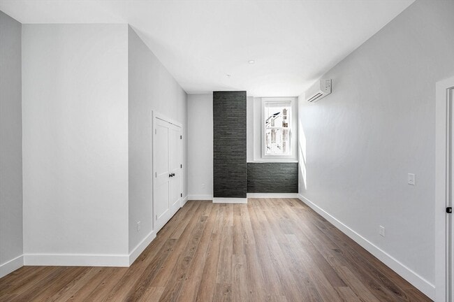 Building Photo - 241 W 6th St