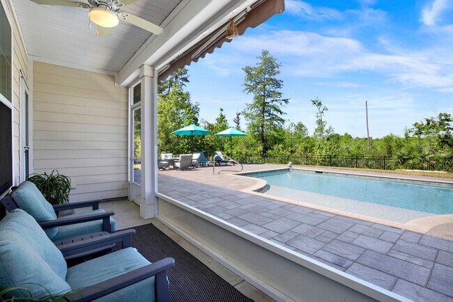 Building Photo - Savannah Quarters!