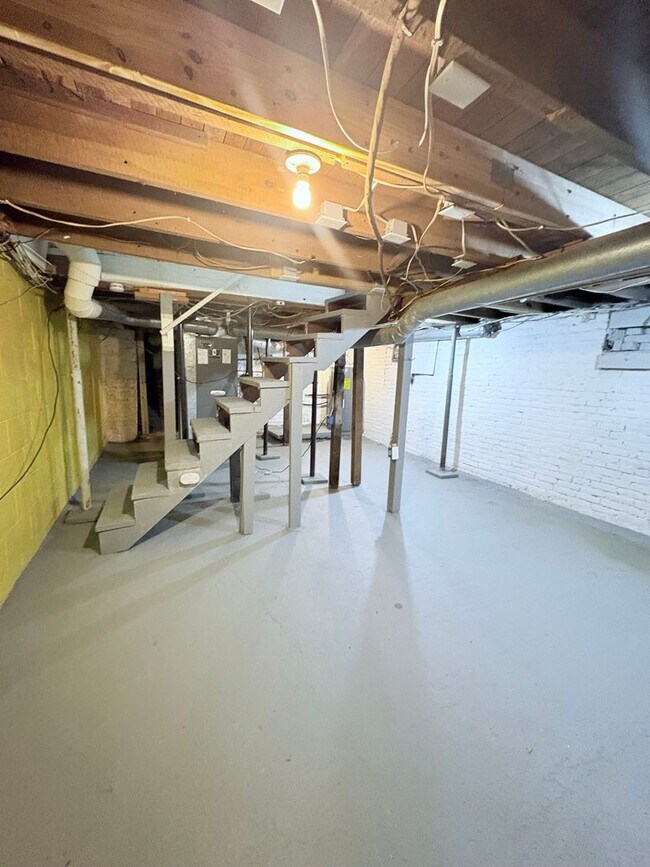 Building Photo - Charming 4 beds 3 baths in Reynoldsbug!