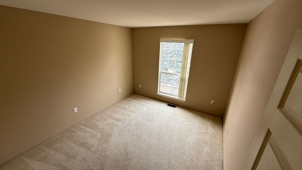 bedroom - 4200 Chesapeake Cir