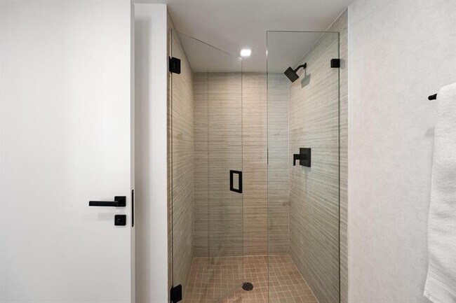 Building Photo - 9499 Collins Ave