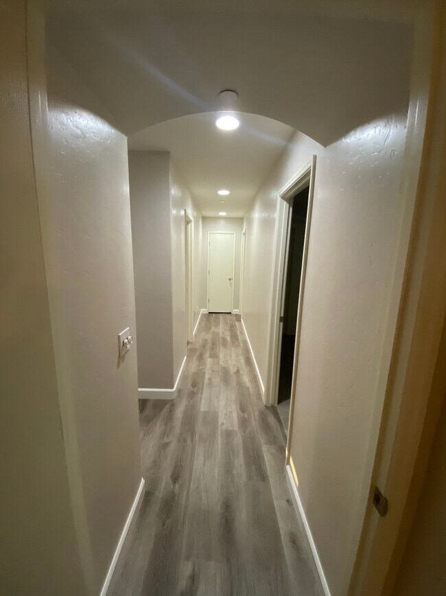 Building Photo - 450 Topanga Ct