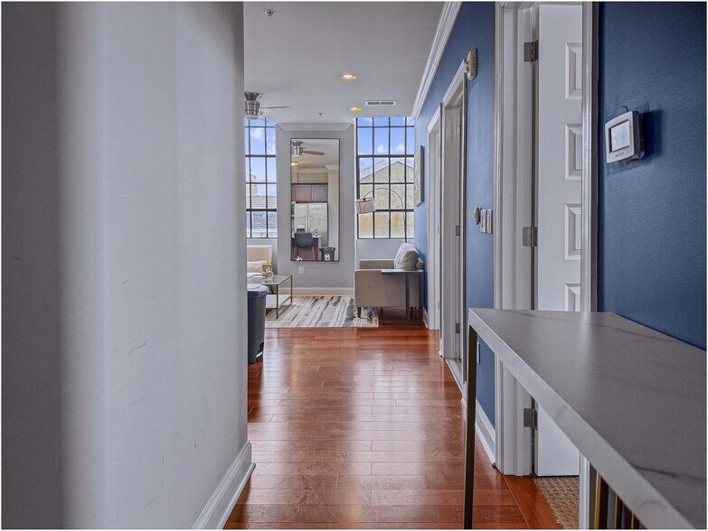 Building Photo - 1421 N 5th St