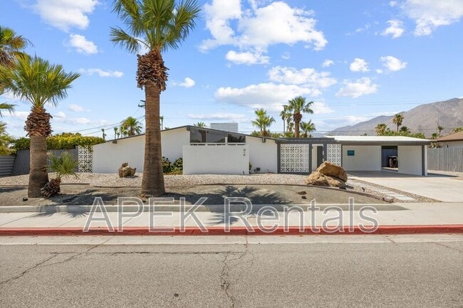 Building Photo - 915 E Racquet Club Rd