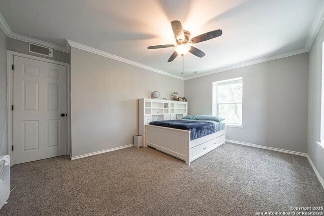 Building Photo - 4515 Golf View Dr