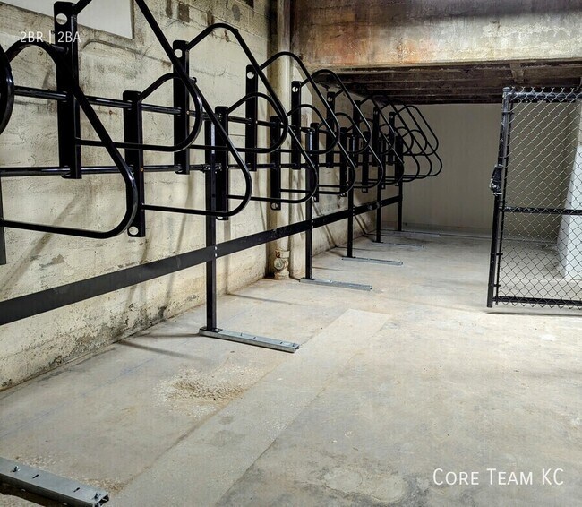 Building Photo - 3100 E Gillham Plaza