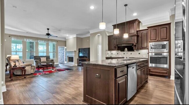 Building Photo - 537 East Fork