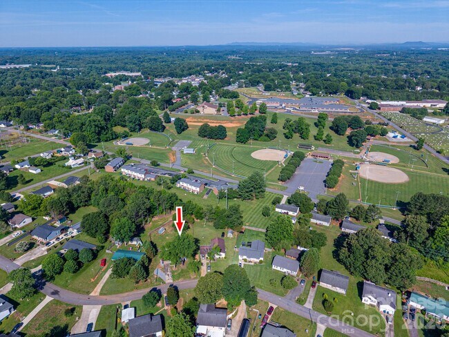 Building Photo - 412 Forest Dr