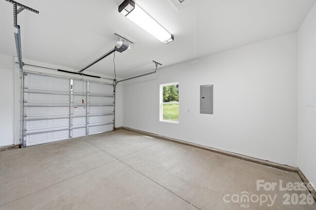 Building Photo - 1533 S Battleground Ave