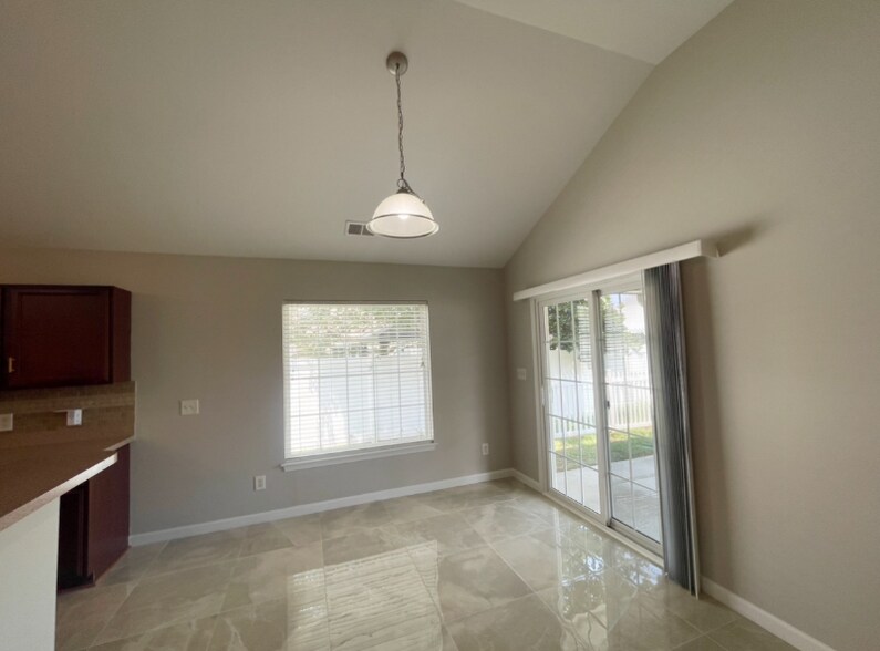 Building Photo - 1196 Great Lakes Cir