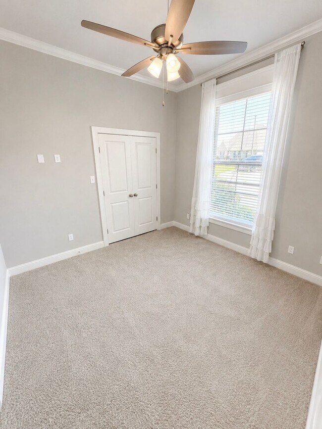 Building Photo - Forest Hills Subdivision!