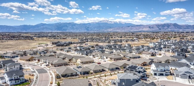 Building Photo - Luxury Ranch-Style Home for Rent | Wolf Ranch | D20 Schools | Pikes Peak Views