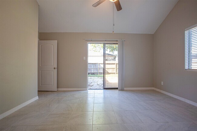 Building Photo - 16042 Bear Hill Dr
