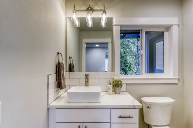 Building Photo - 1525 S Marine Dr