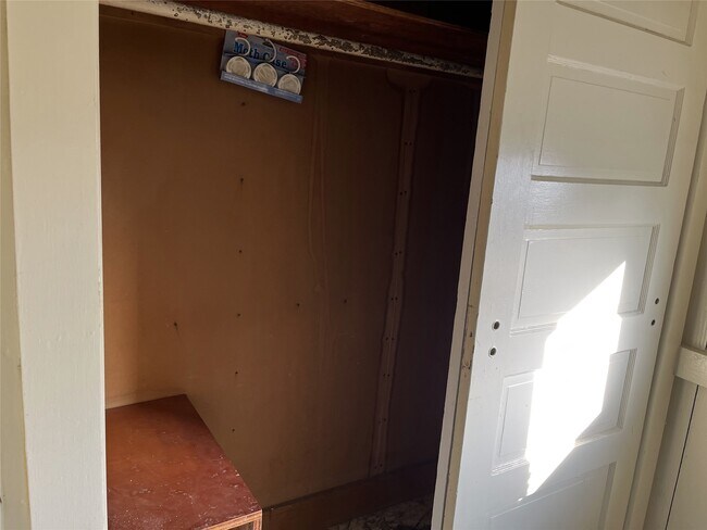 Building Photo - 124 Squires Ave