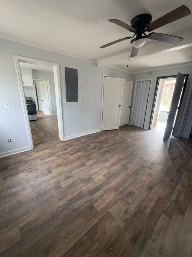 Building Photo - 320 Lawrence Rd