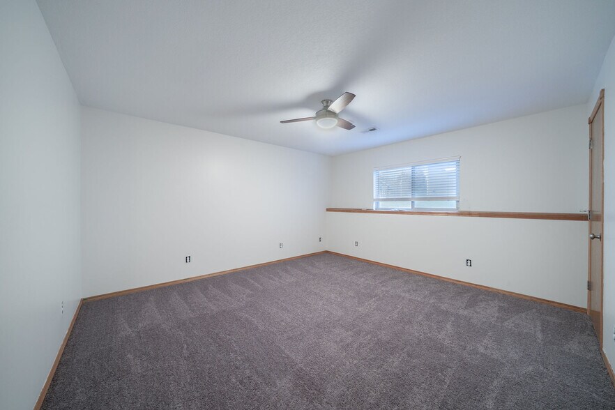 Building Photo - 1339 S Summit Rd