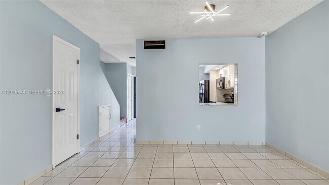 Building Photo - 1647 W 72nd St
