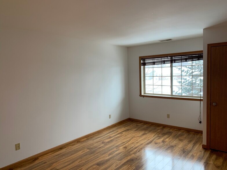 Building Photo - 1822 Deerhaven Ln NE