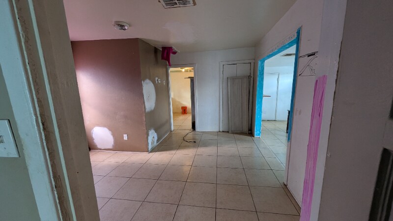 Building Photo - 138 W King Rd