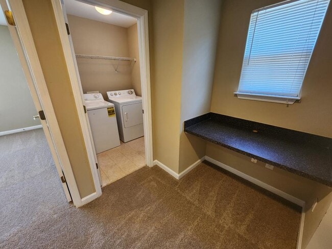 Building Photo - 1594 Overview Cir SW