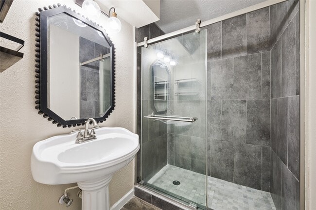 Building Photo - 612 Wisconsin St