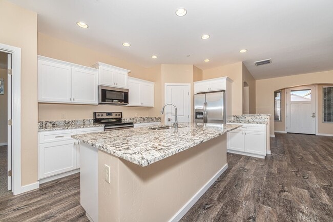 Building Photo - 1578 Chateau Dr