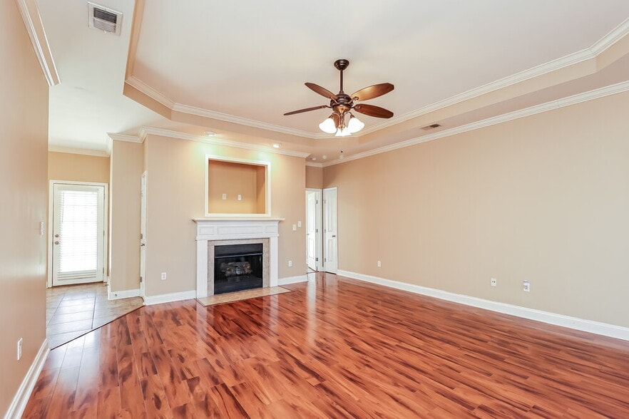 Building Photo - 2045 Highview Way