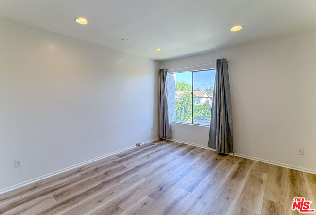 Building Photo - 11730 Moorpark St