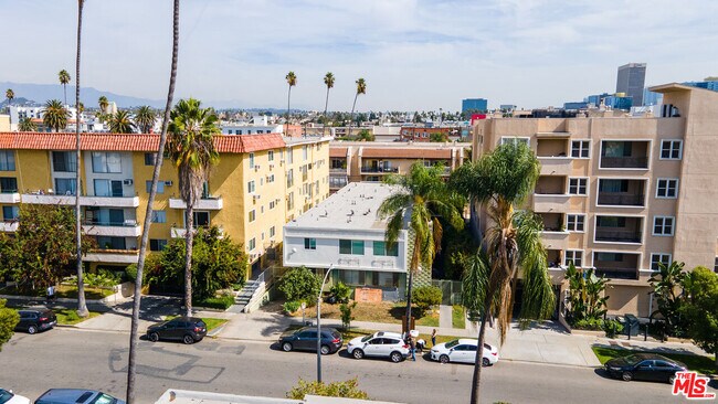 Building Photo - 446 S St Andrews Pl